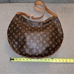 Stunning Louis Vuitton hobo bag